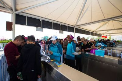 國(guó)慶第四天沙湖景區(qū)人氣火爆，旅游秩序井然有序